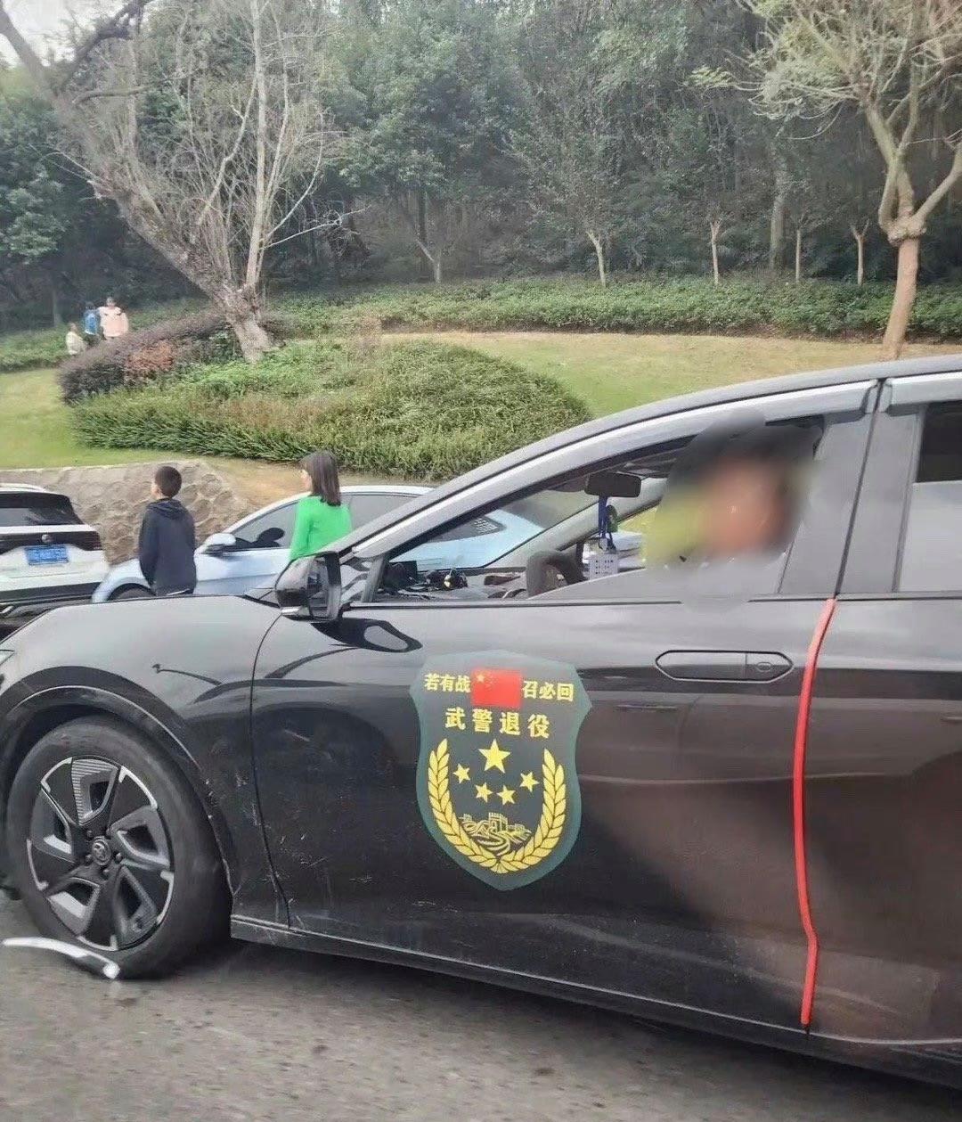 今日搞笑分享：贴这个…..不尴尬吗？ ！哈哈哈哈！