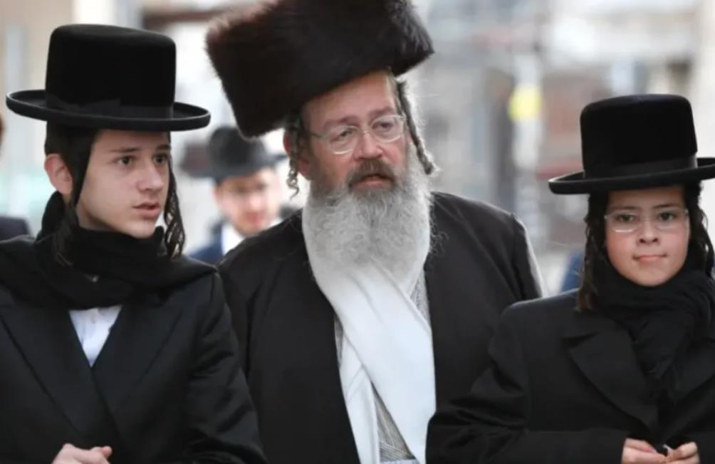 英国顾问怒批示好中国：洲际导弹让世界懂礼貌了？
昨晚，英国首相顾问曼德尔森的一番