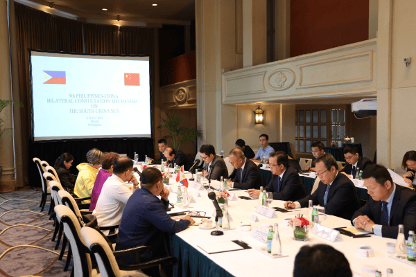 中菲仁爱礁交锋事件后，中菲首次进行正式对话。近日，中国外交部副部长陈晓东同菲律宾
