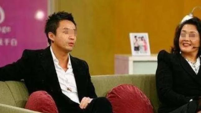 汪小菲，断尾求生。