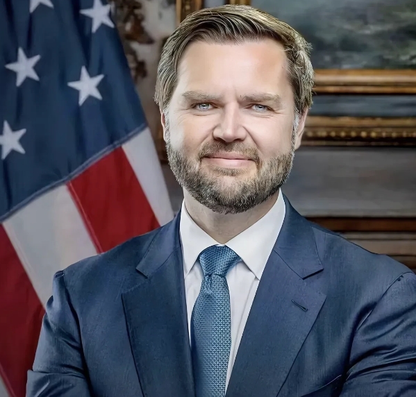 美国副总统万斯在巴黎人工智能峰会上的表现可圈可点，结束后举行晚宴，万斯一口气喝下