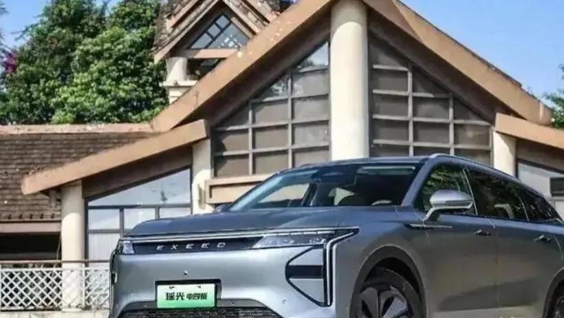 星途瑶光C-DM四驱版：1400公里续航的超级混动SUV