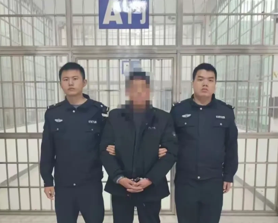 “军人保家卫国，敢破坏军婚，必须严惩不贷！”江西赣州，一48岁男子趁着现役军人服