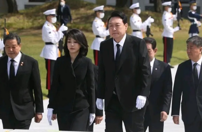韩国调查本部12月30日向法院申请逮捕令，没想到来的真的快。本以为韩国发生空难，