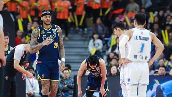 同是国家队1号位，徐杰给高诗岩上了一课，郭士强知道重用谁了？