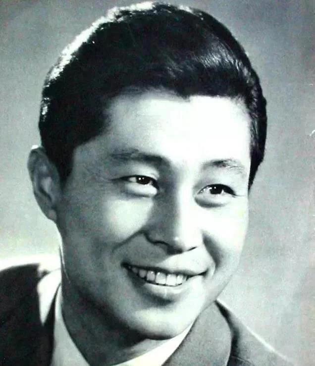 王心刚的演艺之路充满了传奇色彩