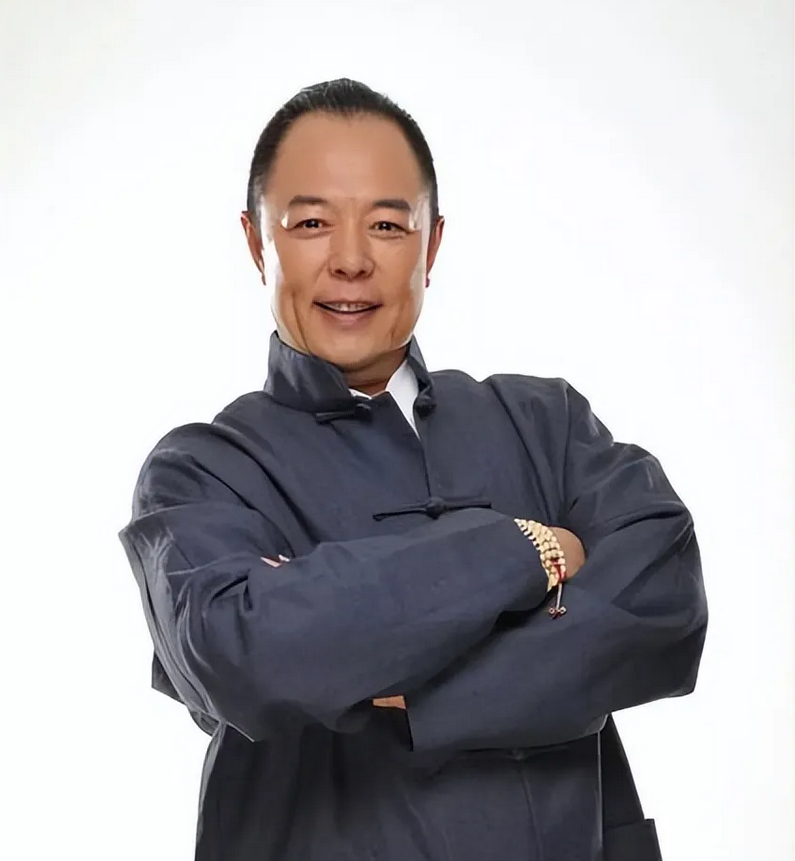 演员张铁林说，拍《还珠格格》稀里糊涂的拍了五个月，磕磕碰碰，跋山涉水，觉得快拍完