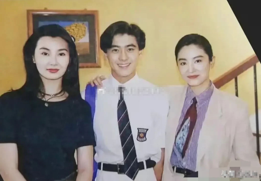 林志颖和林青霞张曼玉合照，从照片中看来，张曼玉竟然比林青霞还要好看一些，林青霞年