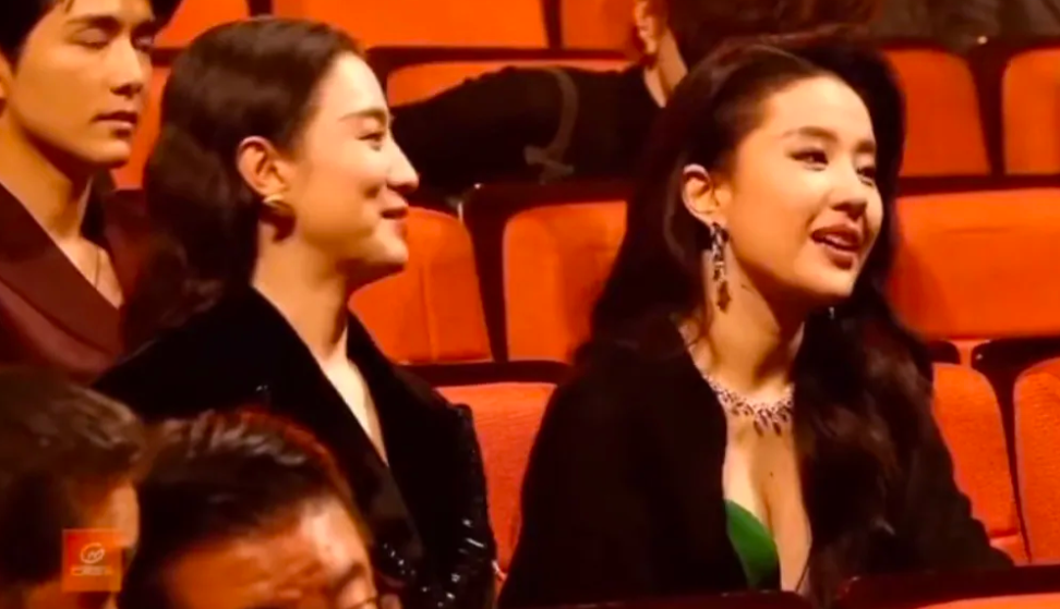 娱乐圈里又有哪一对神仙cp甜度超标啦？这次可不是什么恋爱传闻，而是两位女神级演员
