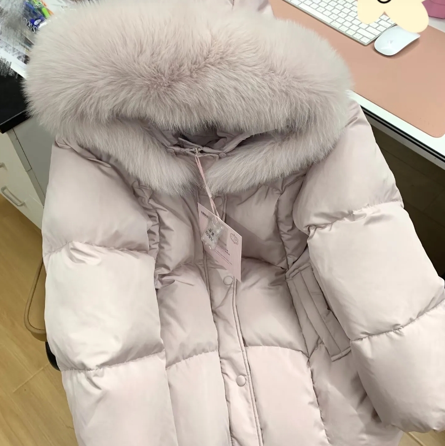 昨天我去小姑子家做客，走的时候小姑子给了我一件羽绒服，崭新的，看着特别好。我这人