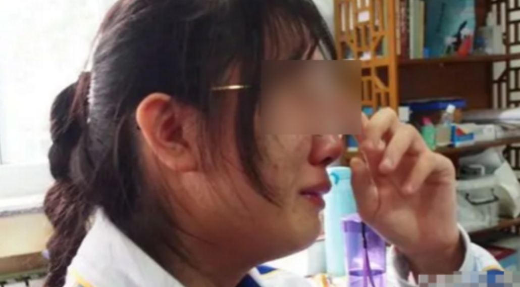 2013年，福建一女生高考志愿落榜，成绩只有364分，但女孩却坚称自己考了586