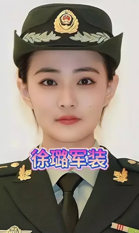 她简直是人间仙女啊！她10岁时考入解放军艺术学院，在学院学习生活了11年，之后进