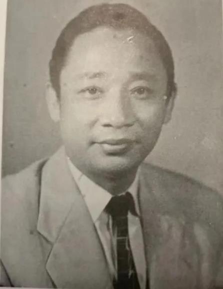 蒋仁作为琼瑶的初恋，虽鲜少在大众视野曝光，但温润如玉的形象令人遐想。他一生充满波