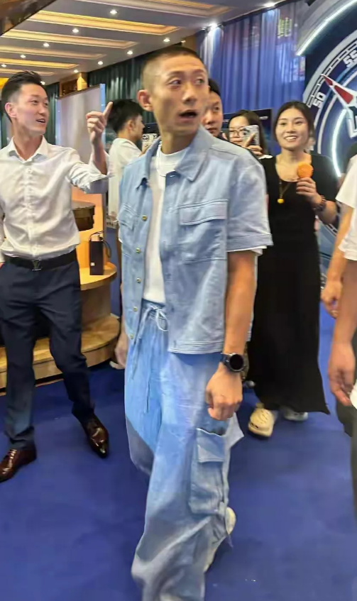 这个张一山小时候出演《家有儿女》时就不讨人喜欢，他演的刘星过份的贫，油，在剧中表