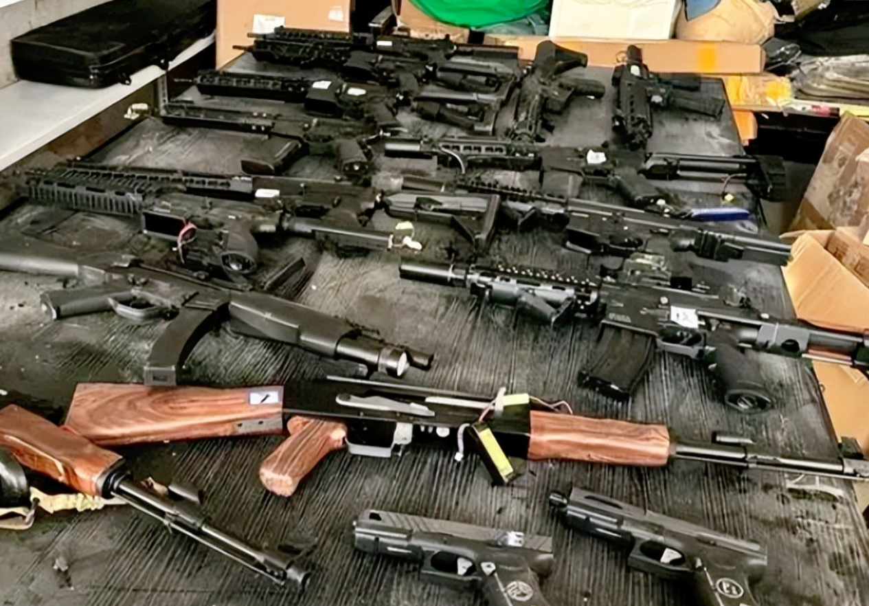 甘肃武威一男子网购了3支水弹枪给孩子玩，其中2支坏了，男子就寄给在河南的卖家维修