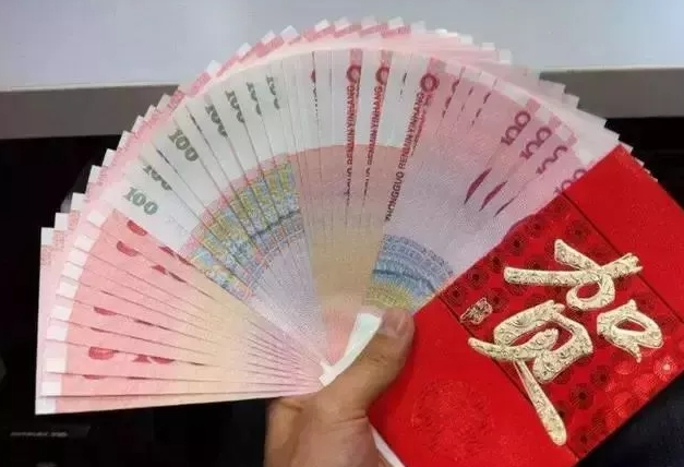 今年过年，俺们班里的首富都不发红包了！
我们班首富是干工程的，往年过年都在群里发