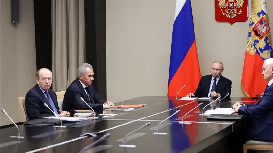 怎么搞的！乌军奇袭杀入俄本土，俄罗斯高层紧急会议！