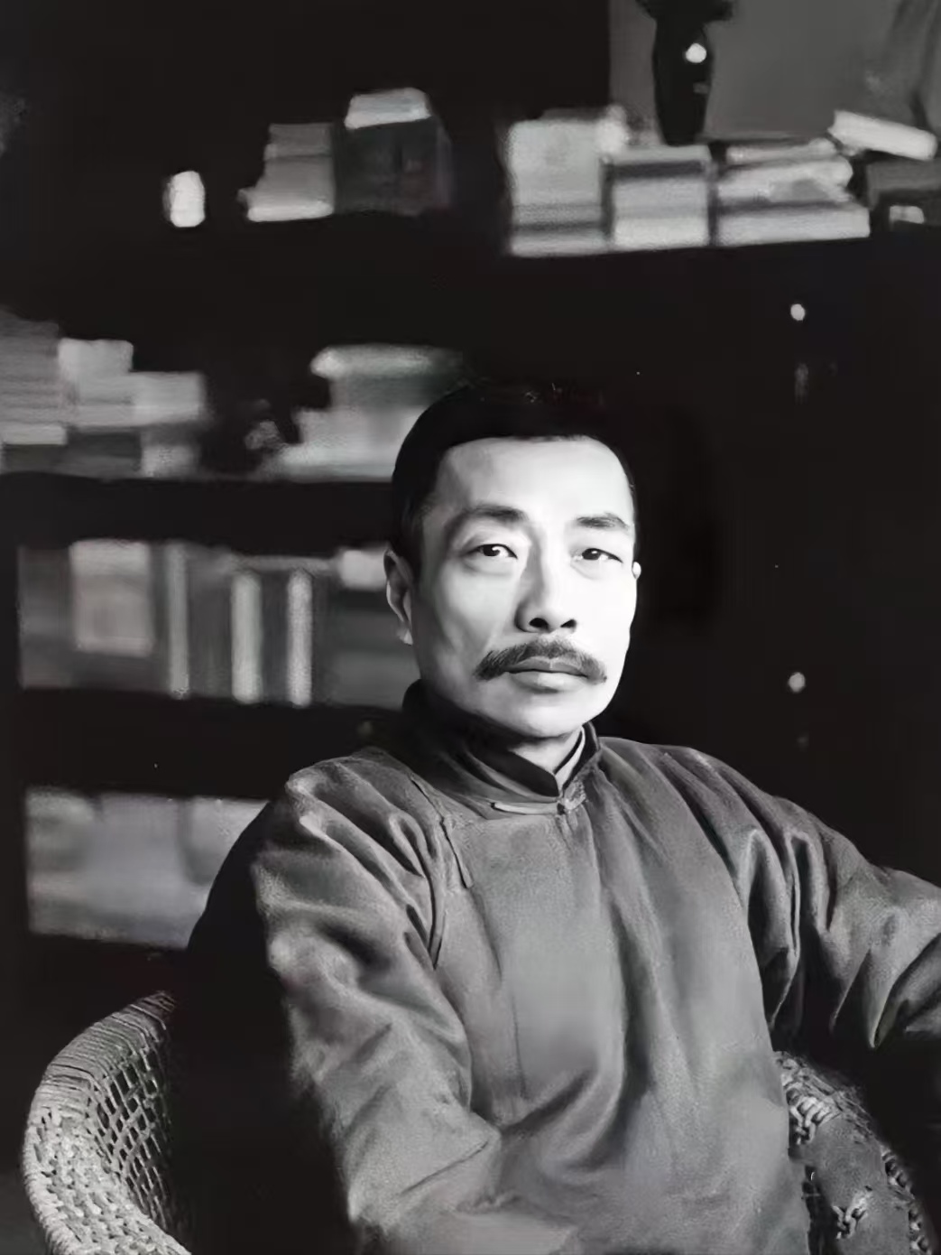 老太太嫌我没有儿子，大先生终年不同我讲话，怎么会有儿子呢？