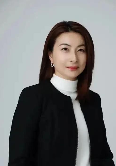 有次记者问郭晶晶，“你平时不注重打扮，难道不担心老公出轨吗？”这问题一抛出，瞬间