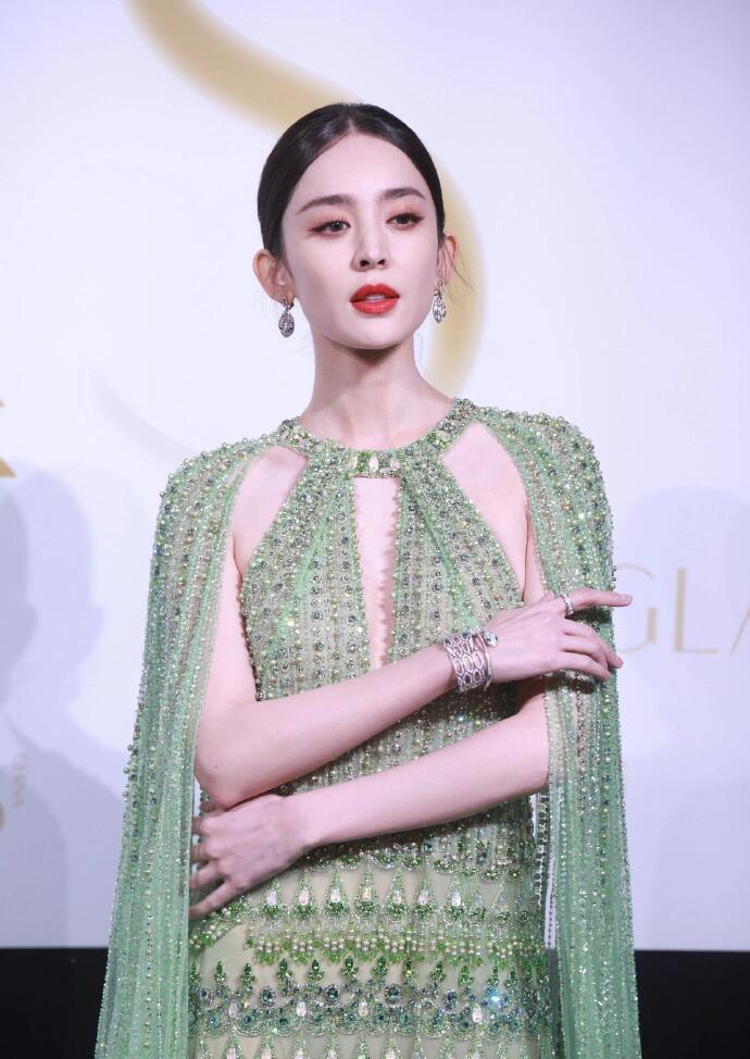 古力娜扎路人视角，是不是胖了？