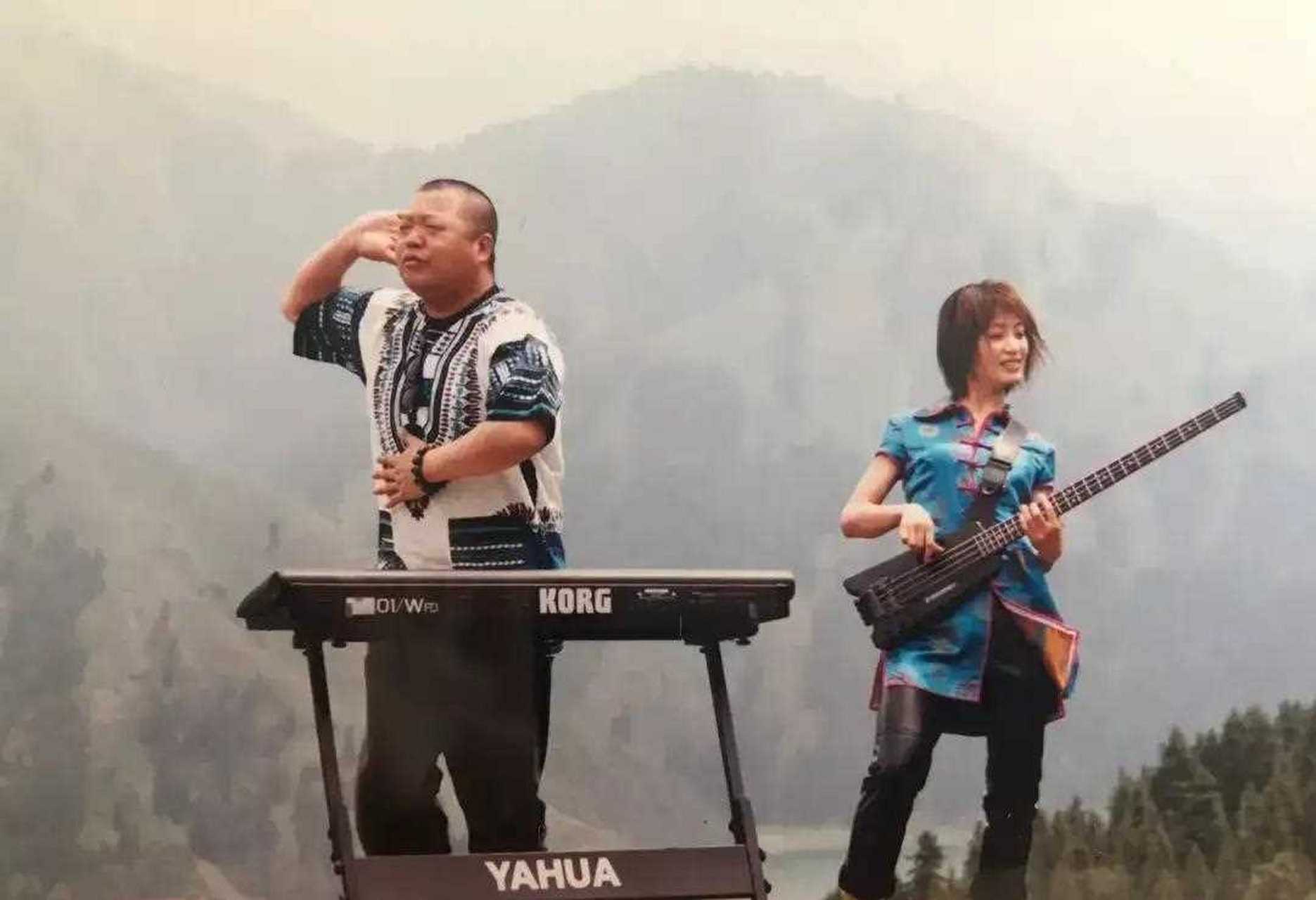 那天，斯琴格日乐挺着大肚子，找到臧天朔的老婆李梅那，威胁她说：“他最爱的人是我，
