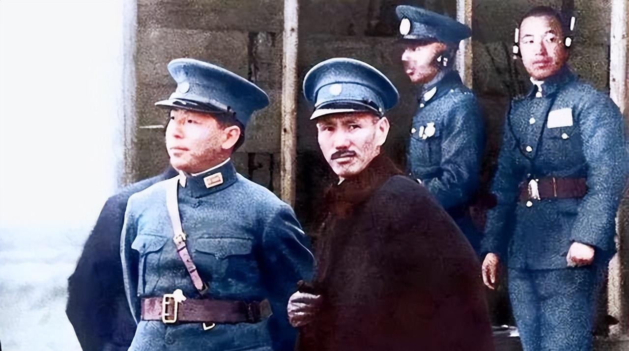张学良送蒋介石去南京被抓

                          