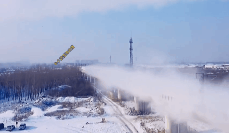 高铁的速度到底有多恐怖？一眨眼的功夫便飞驰而过，形象的诠释了啥叫“一溜烟”。

