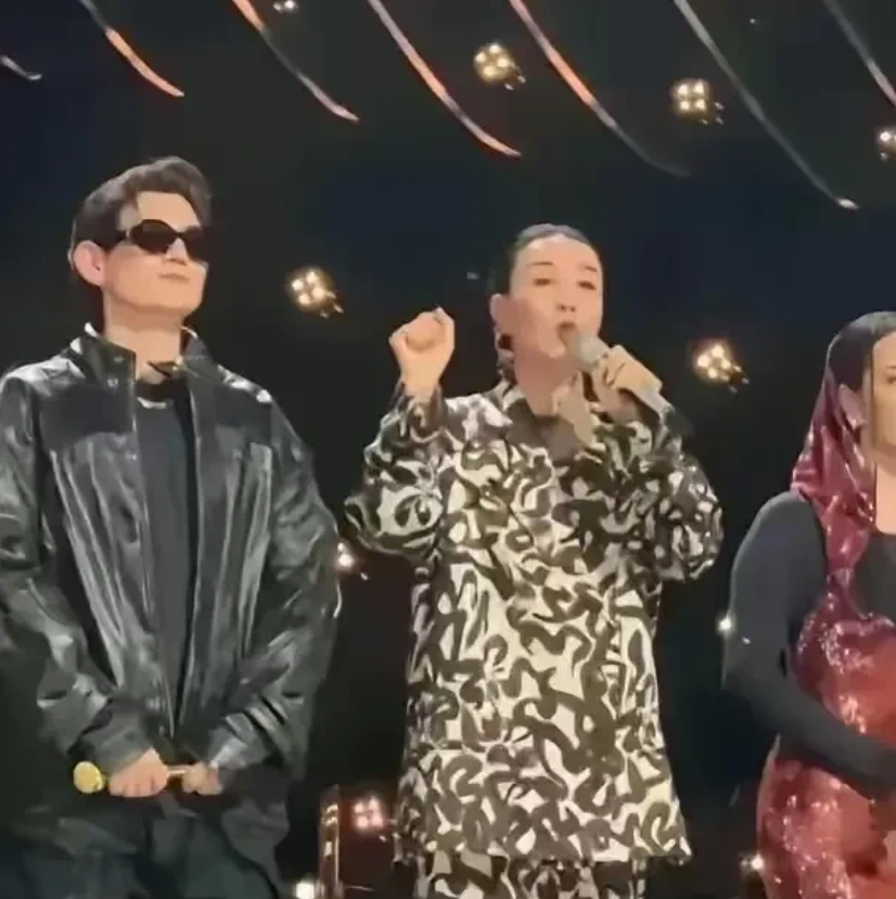 德不配位最能精准地形容她了

这个人啊，从来没有自己作词作曲，也未曾参与过编曲任