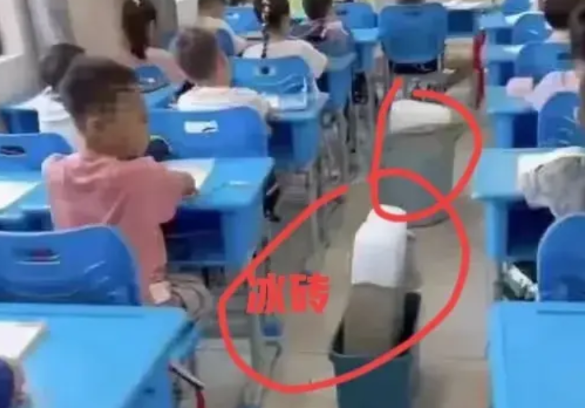 学校每个班级都装空调不太可能！因为：

每个班级最低俩空调，
一个空调最低2.5