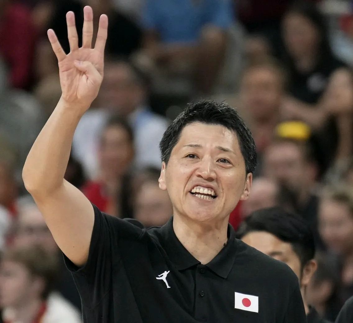 日本女篮的主帅对队员们的表现很满意！她说队员们的努力配得上金牌！虽然今天日本队输