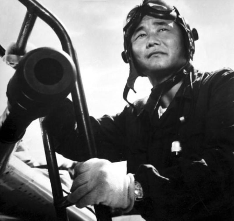 1965年，我军飞行员高长吉违背中央禁令，擅自出海作战，击落国民党嚣张已久的侦察