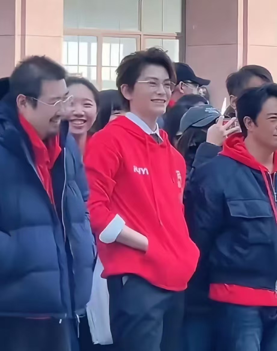  丁禹兮的新剧现场图一曝光，就被网友吐槽