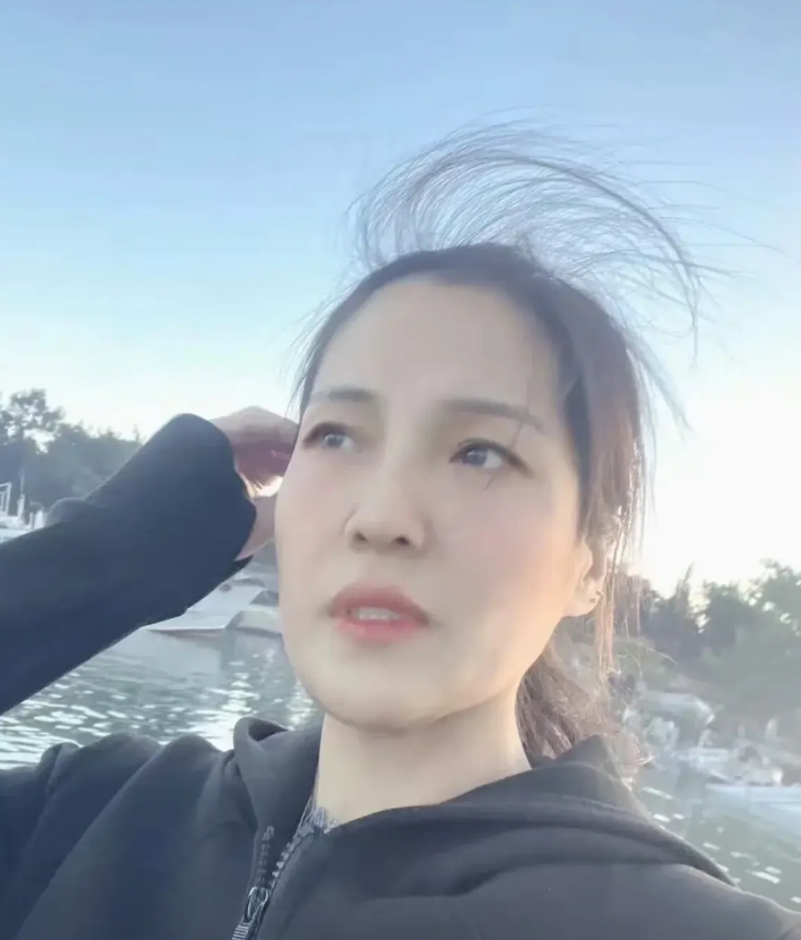 叙利亚，以色列空袭后的拉亚基亚海港。
这是一位浙江女老板拍的照片，她家在叙利亚做