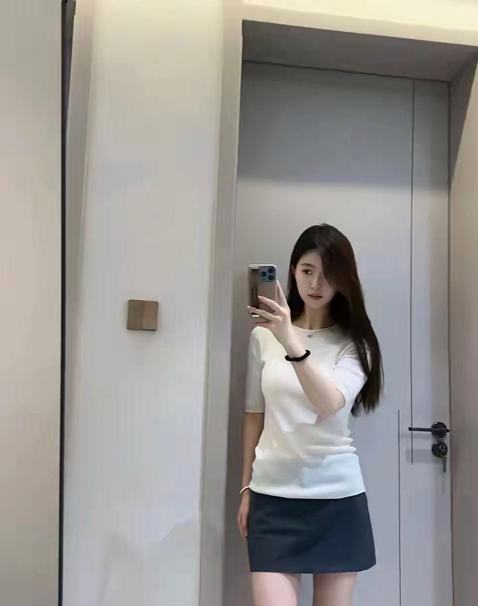 花80多万追一个这样的女孩子，在一起三年，你们觉得赚了还是赔了?跟她是在艺校认识