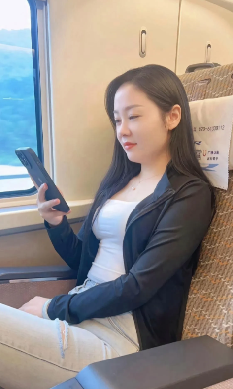 我的出身很卑微，没有兰花的高贵，但是我不低贱，我就是我，不一样的烟火，我不会向命