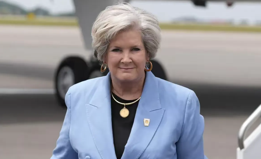 特朗普当选后第一个任命下来了！
美国当选总统特朗普任命其竞选高级顾问苏西·威尔斯