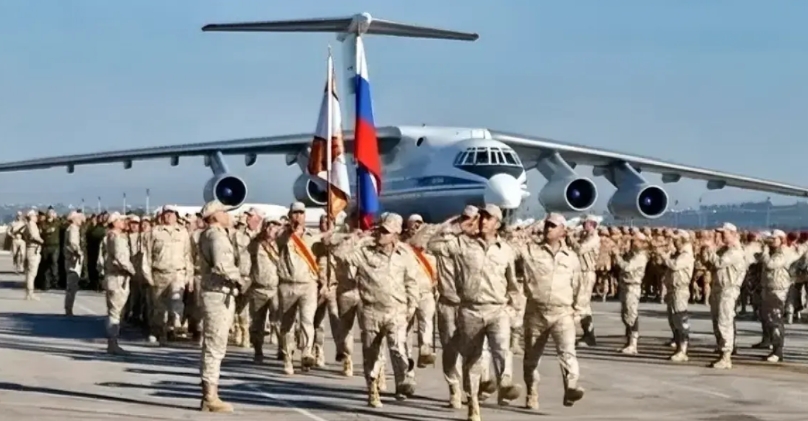 叙利亚拉塔基亚的俄罗斯赫梅米姆空军基地仍然挤满了飞机、导弹、油罐车等
可以肯定的