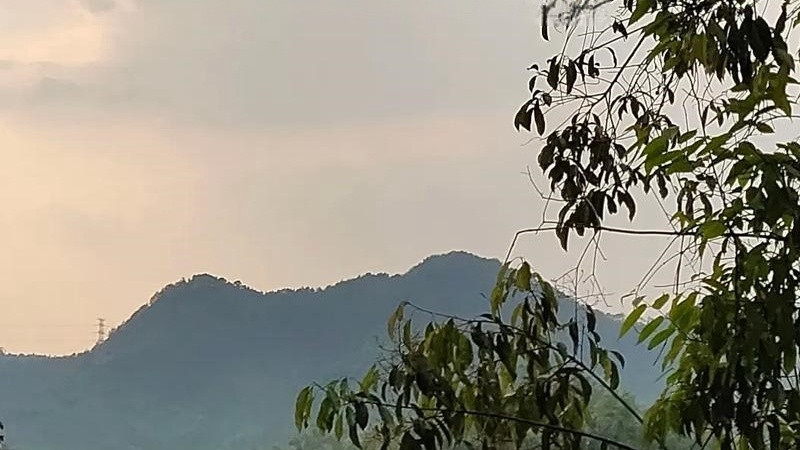 土星凹脑，如金盆注水，必结富贵之穴