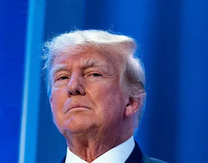 万万没想到啊！特朗普还有这么一手。拜登退选之后，特朗普及其副手万斯不仅猛批拜登、