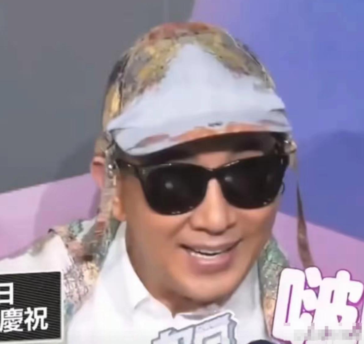 具俊晔在谈及与大S的亲吻之事时，那副模样实在是让人一言难尽。

在娱乐圈的聚光灯
