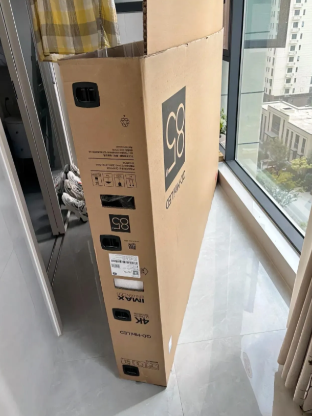 前段时间买了台85寸的电视，师傅上门安装好之后，我担心出现质量故障，纸箱一直搁在