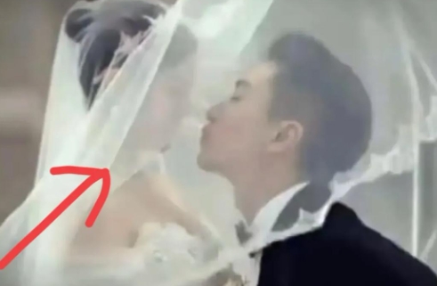 大家发现了吗？
陈晓爱的根本不是陈妍希，陈妍希一直都知道陈晓爱的不是自己，而是