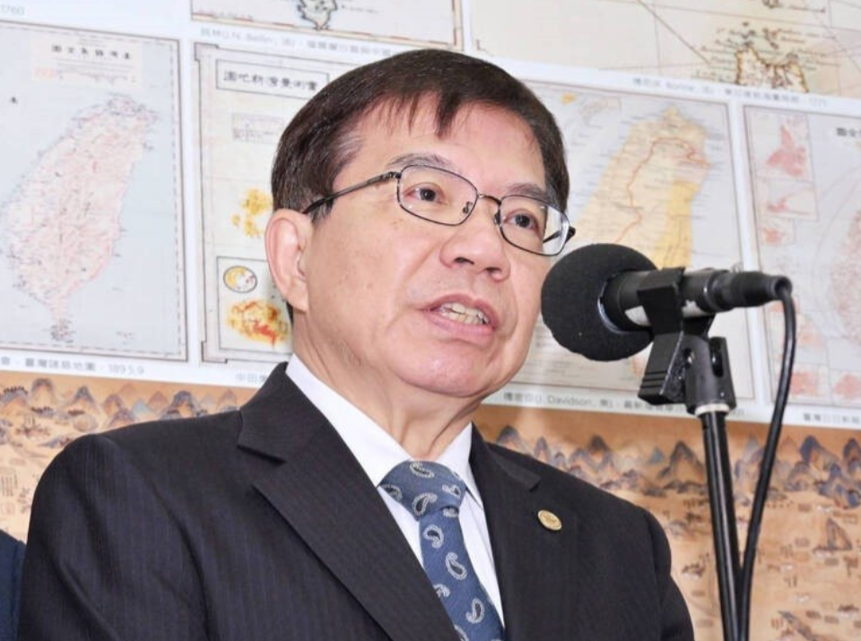 台湾终于说实话了！
台湾”交通部长“王国材昨天说，将下修今年赴台旅游人数，由原来