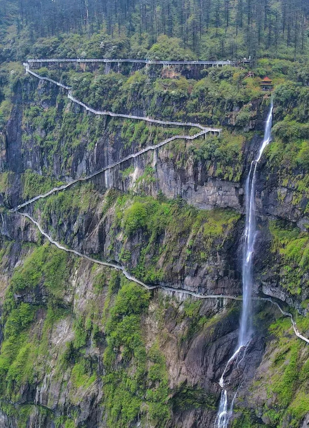 ‼️瓦屋山去不得了‼️
因为5月22日至6月30日又免门票了