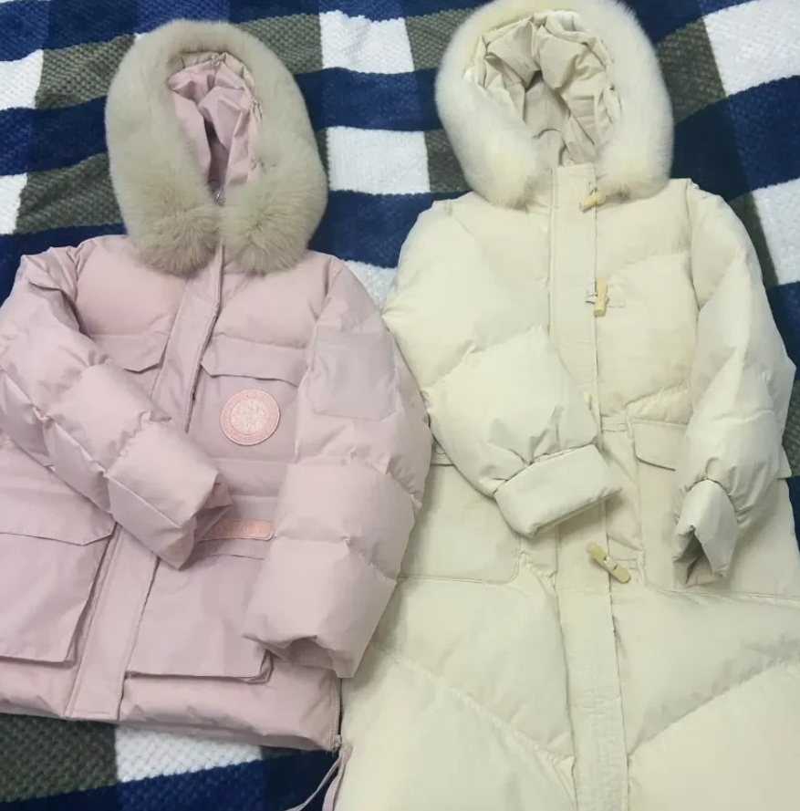 今儿去商场，花400块给婆婆和妈妈都买了件羽绒服，拿回家让婆婆选，一下把她给难倒