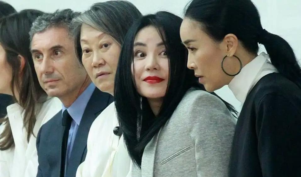 王菲窦唯离婚后恋谢霆锋，那英反对致决裂