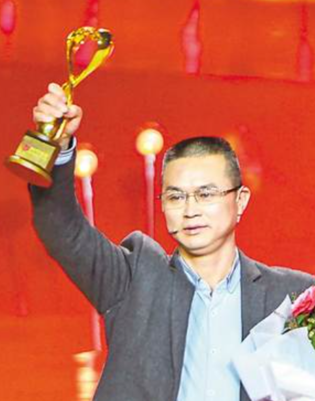 1997年，19岁海军战士为救群众牺牲，父母伤心欲绝。没想到2017年，其母亲病