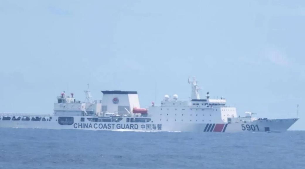 难怪菲海警不敢乱动，中国“怪兽”守在黄岩岛


自从黄岩岛的领海基线明确我国在黄