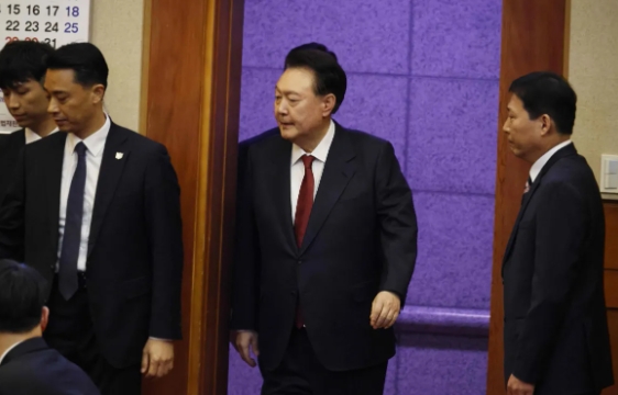 韩国检察机关申请将尹锡悦拘留期限延长至2月6日
韩国检察机关昨日说，已于23日向