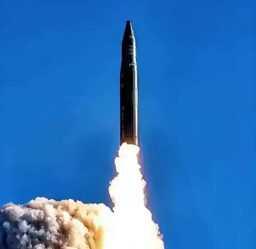 洲际导弹发射了，换来五角大楼客客气气的回应。 我读大学的年代，中国驻南联盟大使馆
